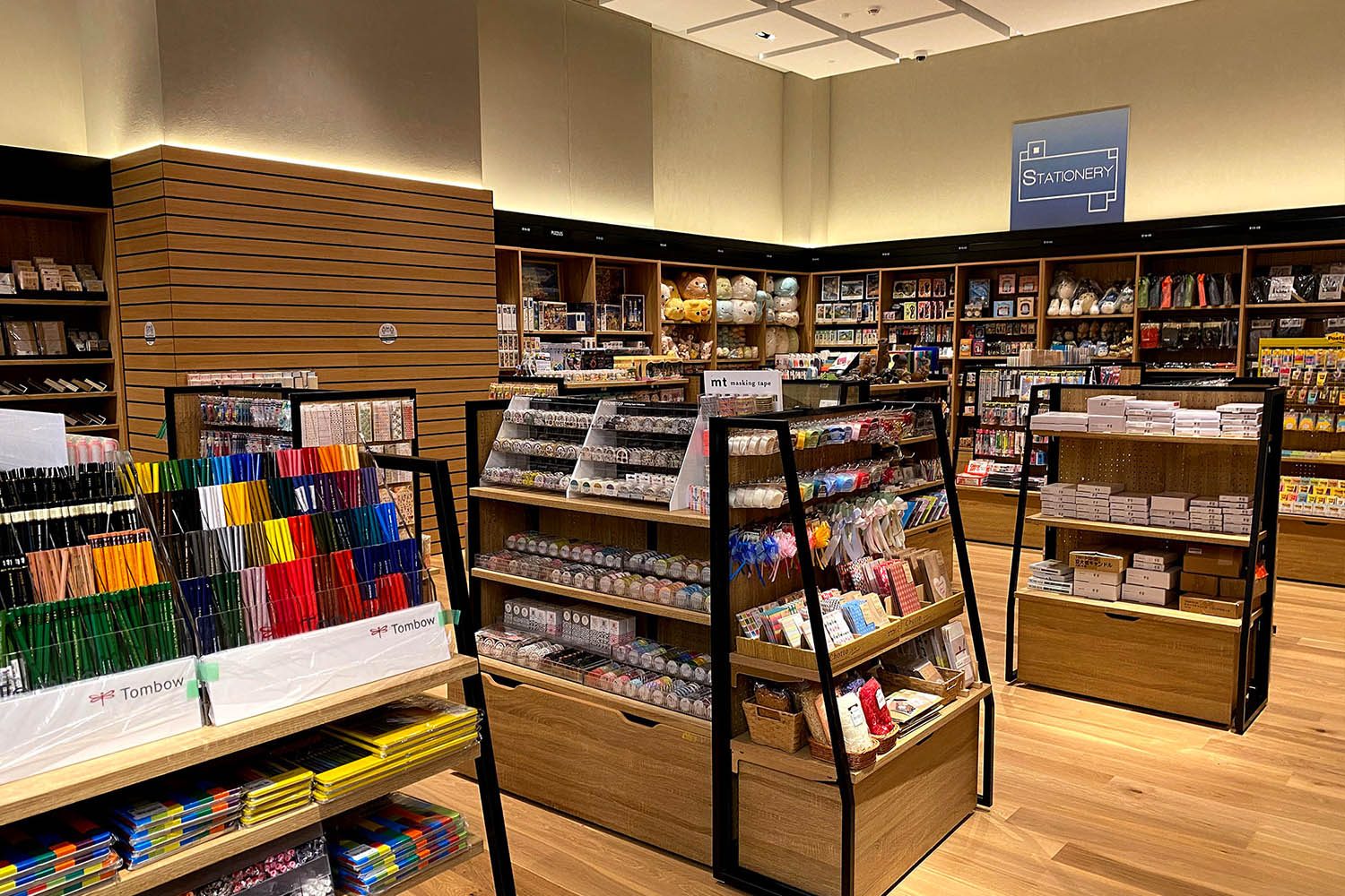 Kinokuniya Abu Dhabi Galleria Al Marya 04