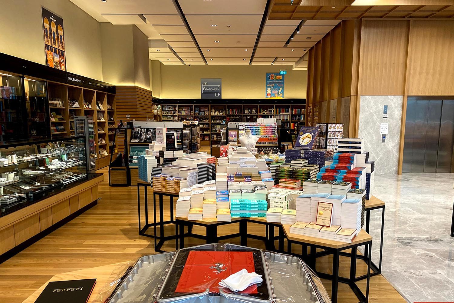 Kinokuniya Abu Dhabi Galleria Al Marya 05