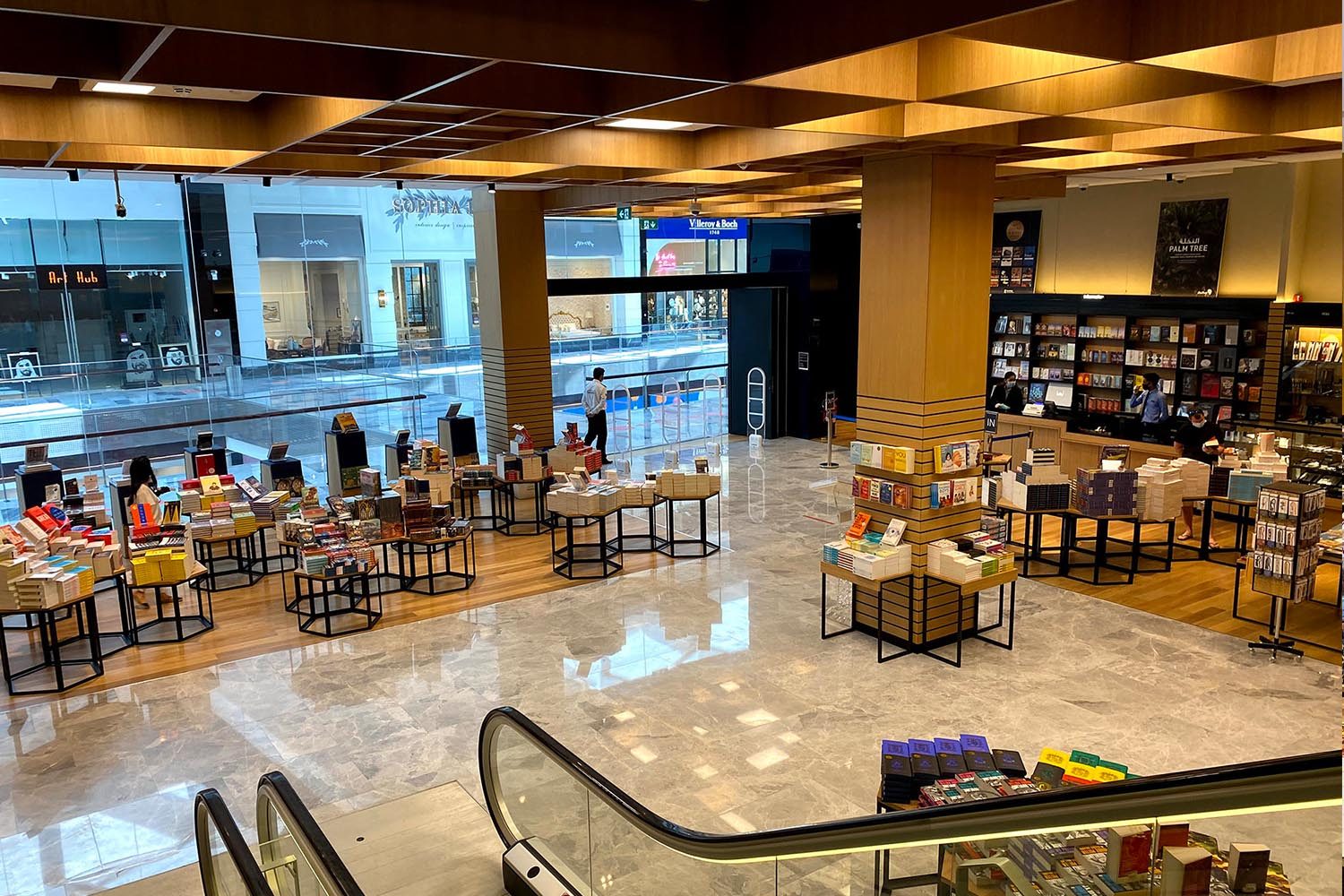 Kinokuniya Abu Dhabi Galleria Al Marya 08