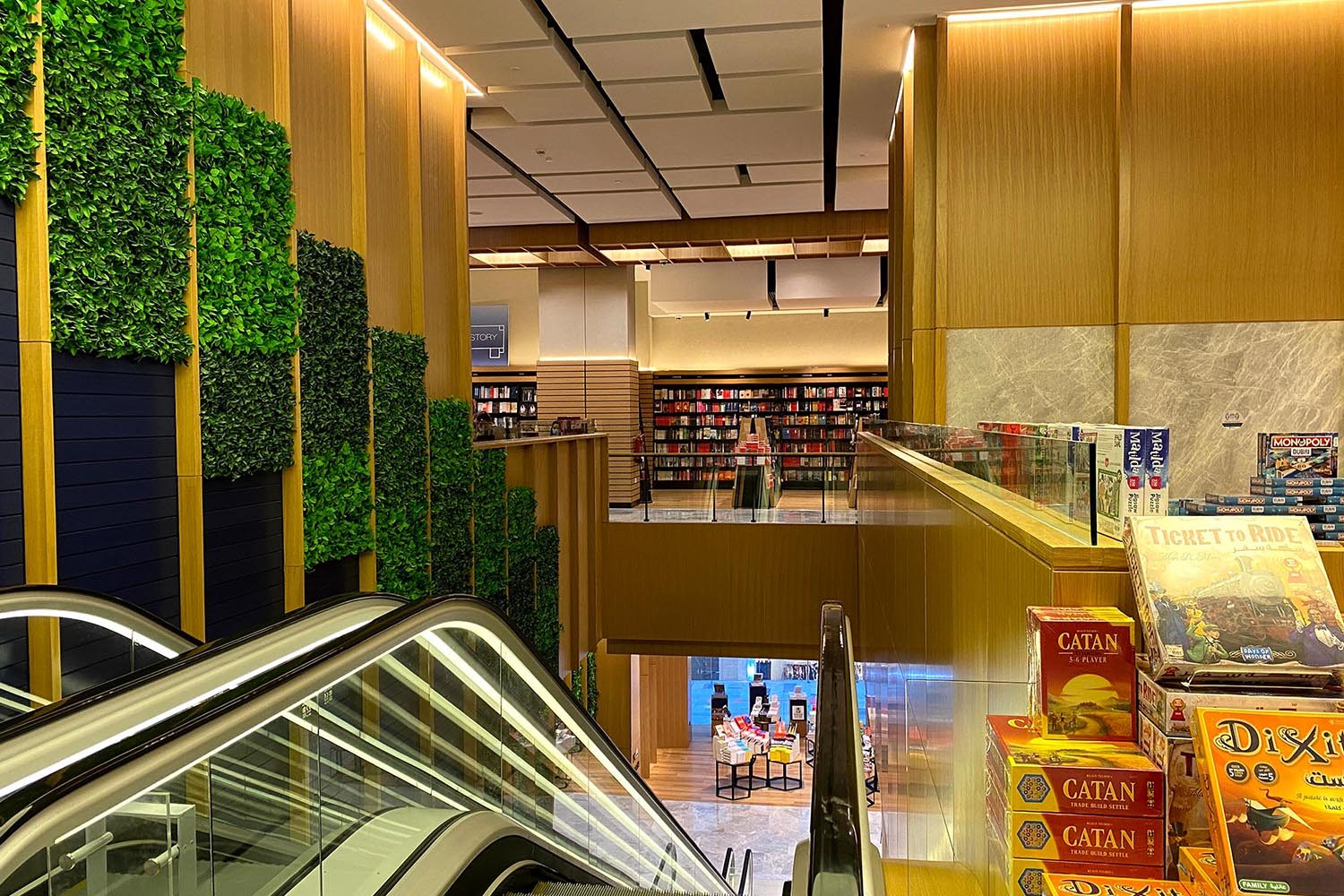 Kinokuniya Abu Dhabi Galleria Al Marya 09